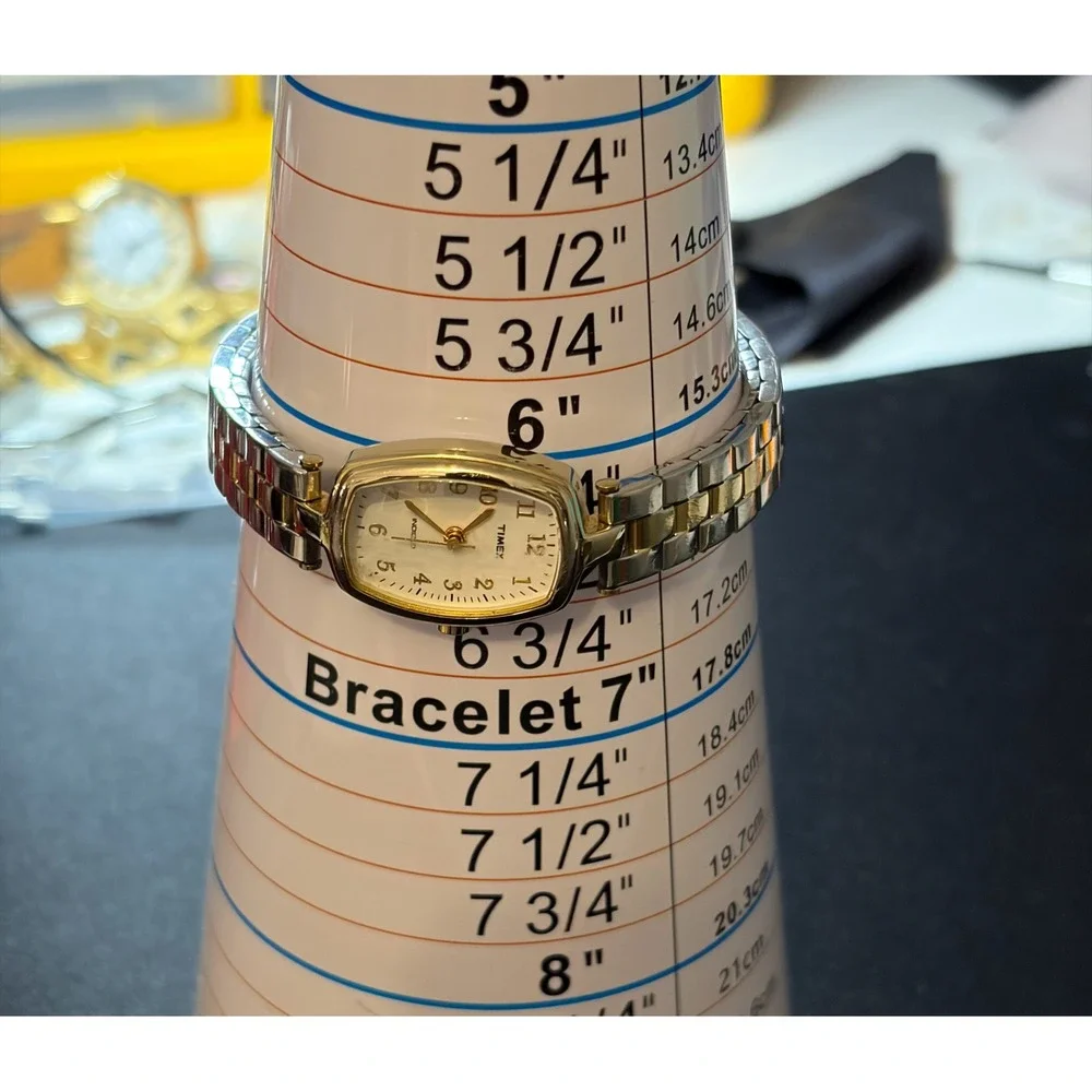 Timex Indiglo Wristwatch Women Silver Gold Two Tone Expansion Band Casual - Picture 7 of 8